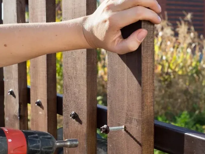 wooden and metal fence installment and repairs